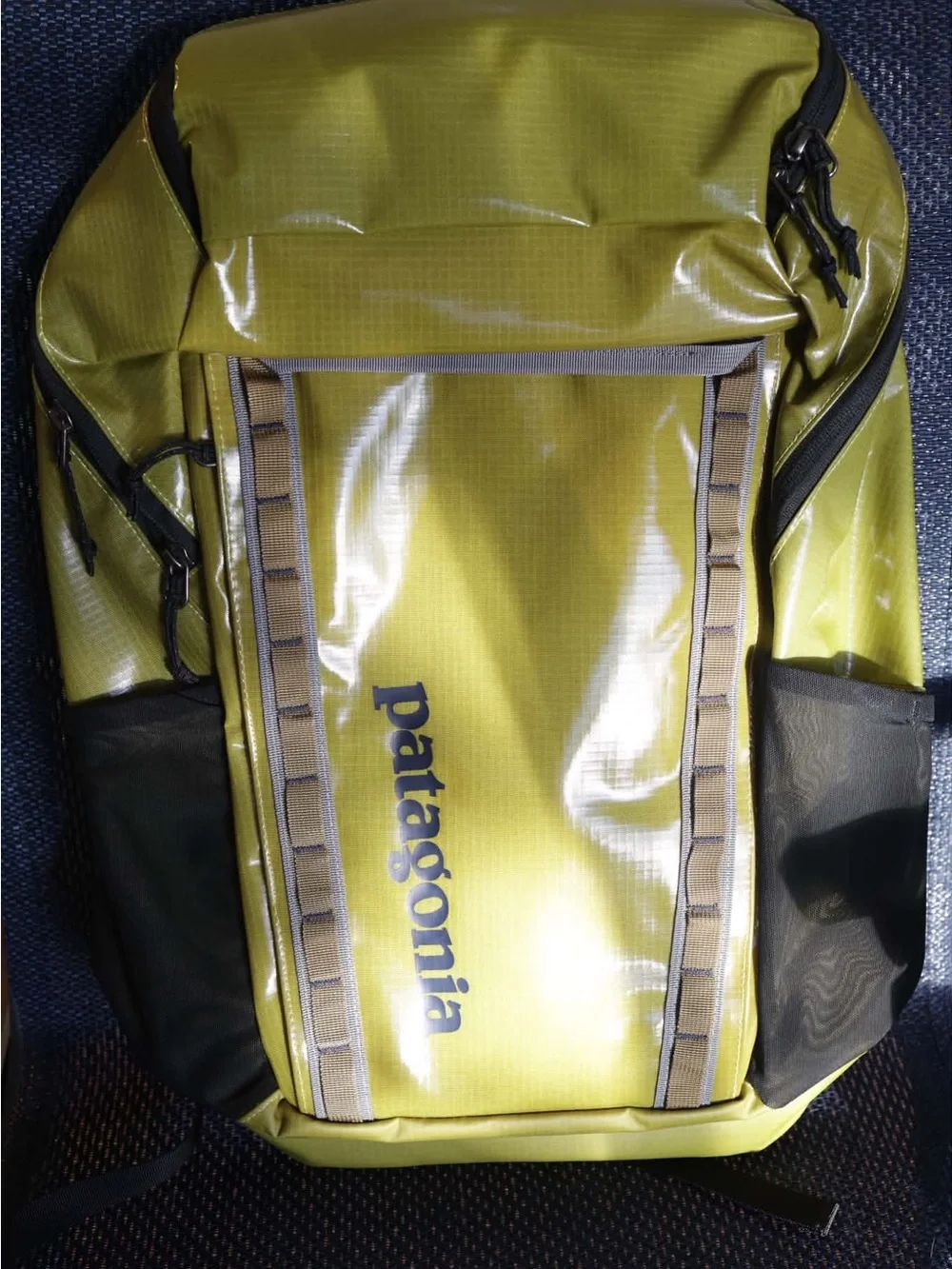 Patagonia Black Hole Pack 32L Hiking Backpack Green/Black Zip